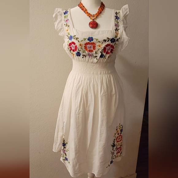 Dress - Picture 7 of 7